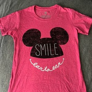 Disney “Smile Ear to Ear” Graphic Tee Size Small
